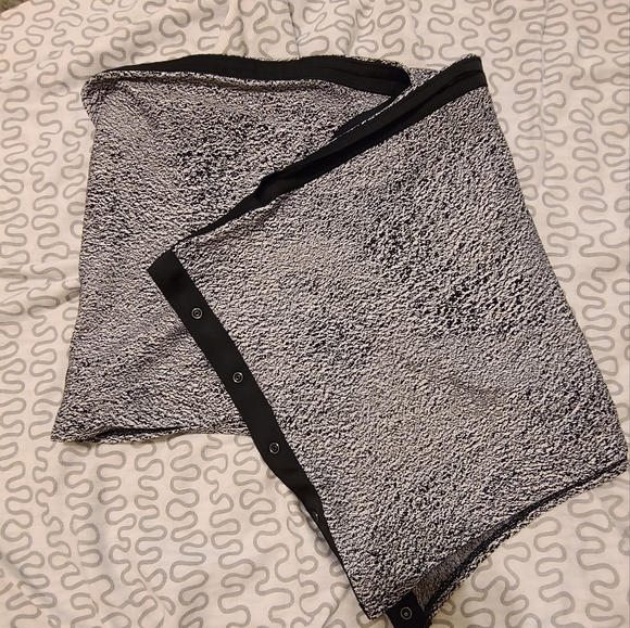 Lululemon Vinyasa Wrap scarf - Picture 2 of 4